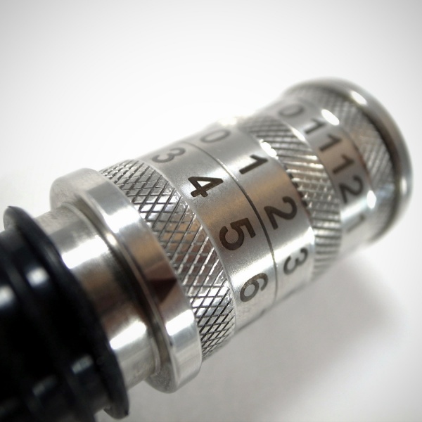 a-date-with-wine-stainless-steel-wine-stopper-1