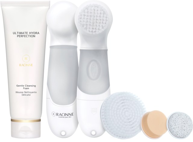 LadyI_with_cleansing_foam__82563.1405753167.1280.1280