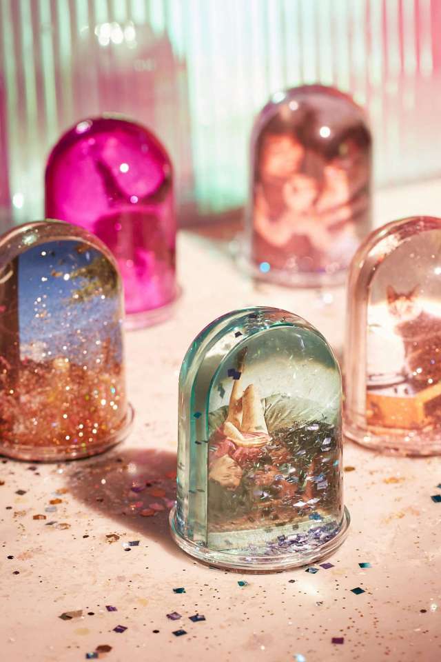 urban-outfitters-glitter-globes