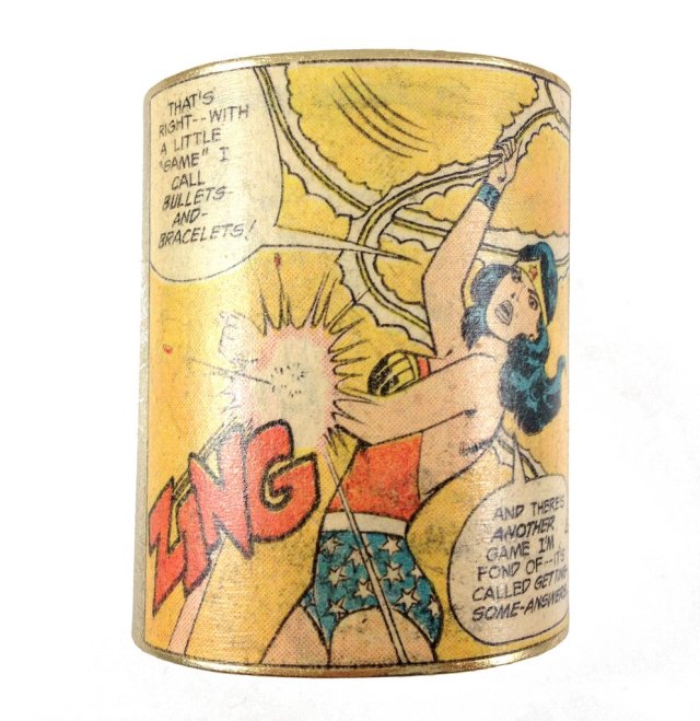 Wonder Woman Zing Cuff